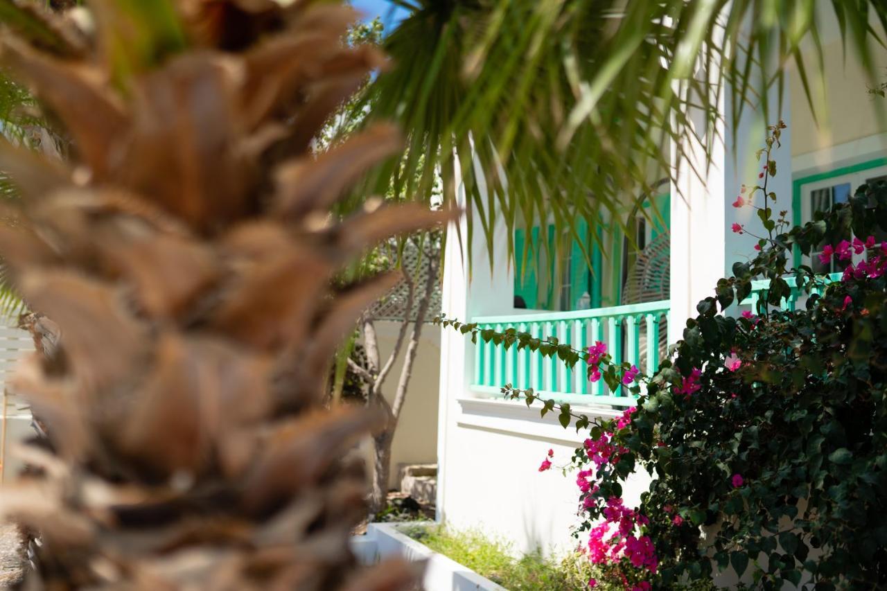 Kamari Beach Houses With Balcony And Garden Zewnętrze zdjęcie