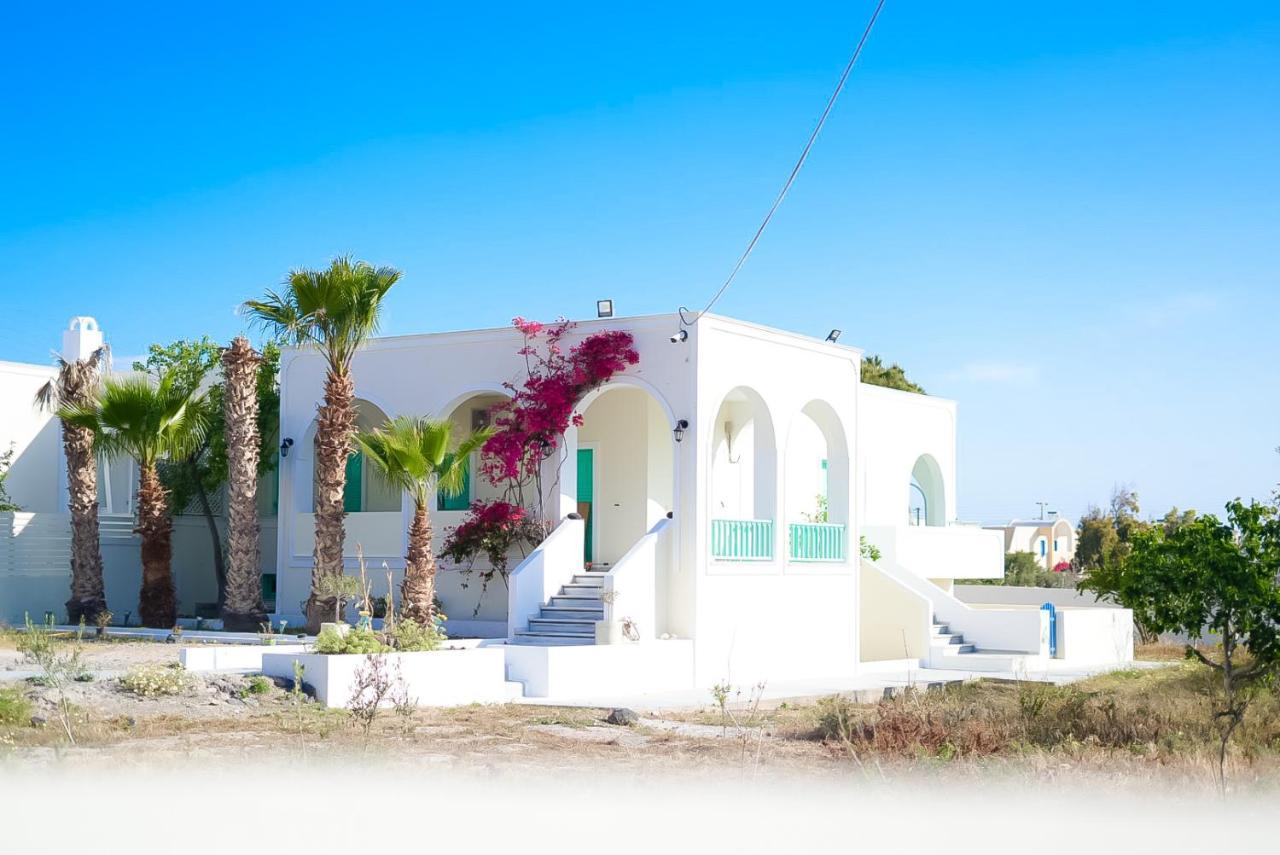 Kamari Beach Houses With Balcony And Garden Zewnętrze zdjęcie