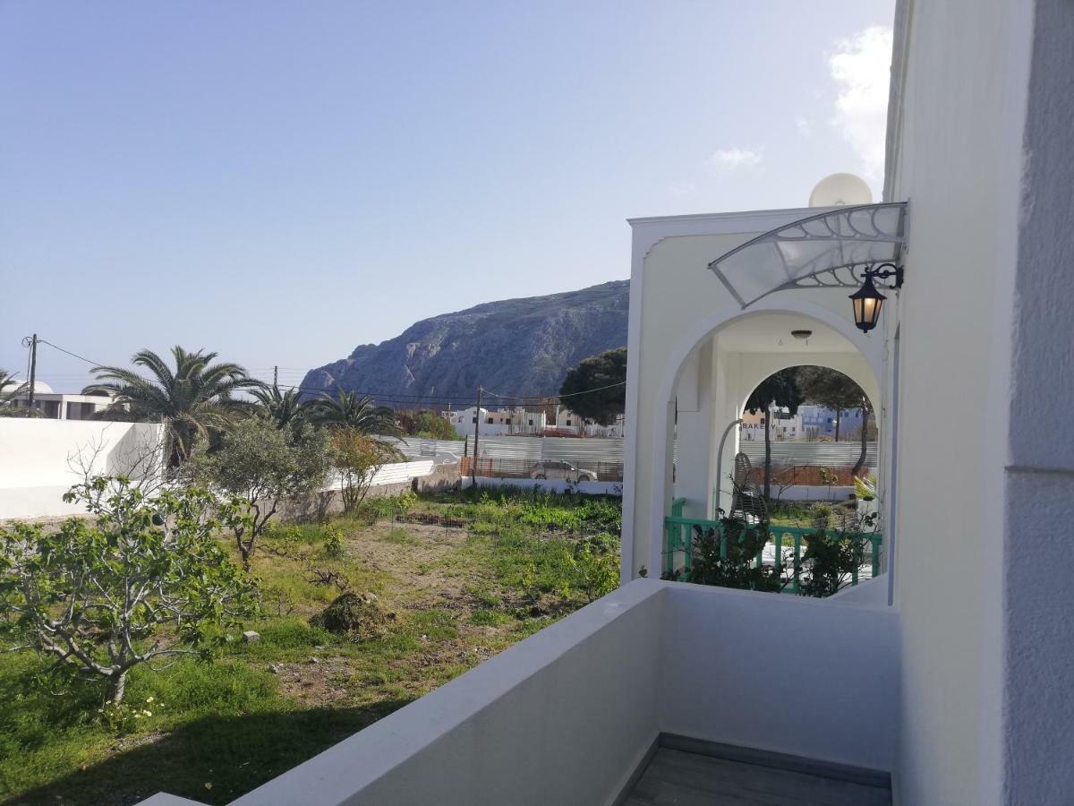 Kamari Beach Houses With Balcony And Garden Zewnętrze zdjęcie